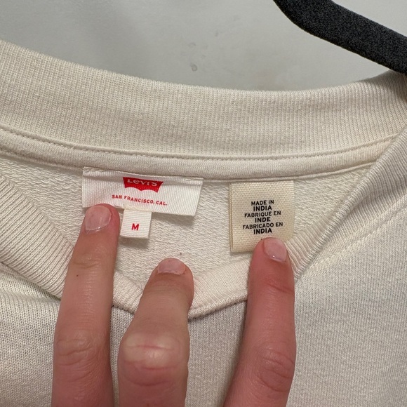 Levi’s Crewneck Sweatshirt - Picture 2 of 3